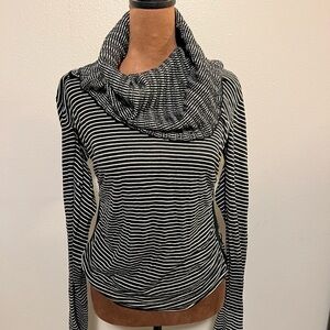 MODA  international cowl neck sweater - BLACK AND WHITE